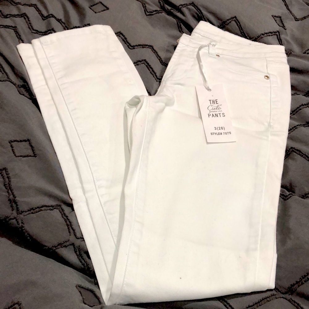 White skinny leg jeans